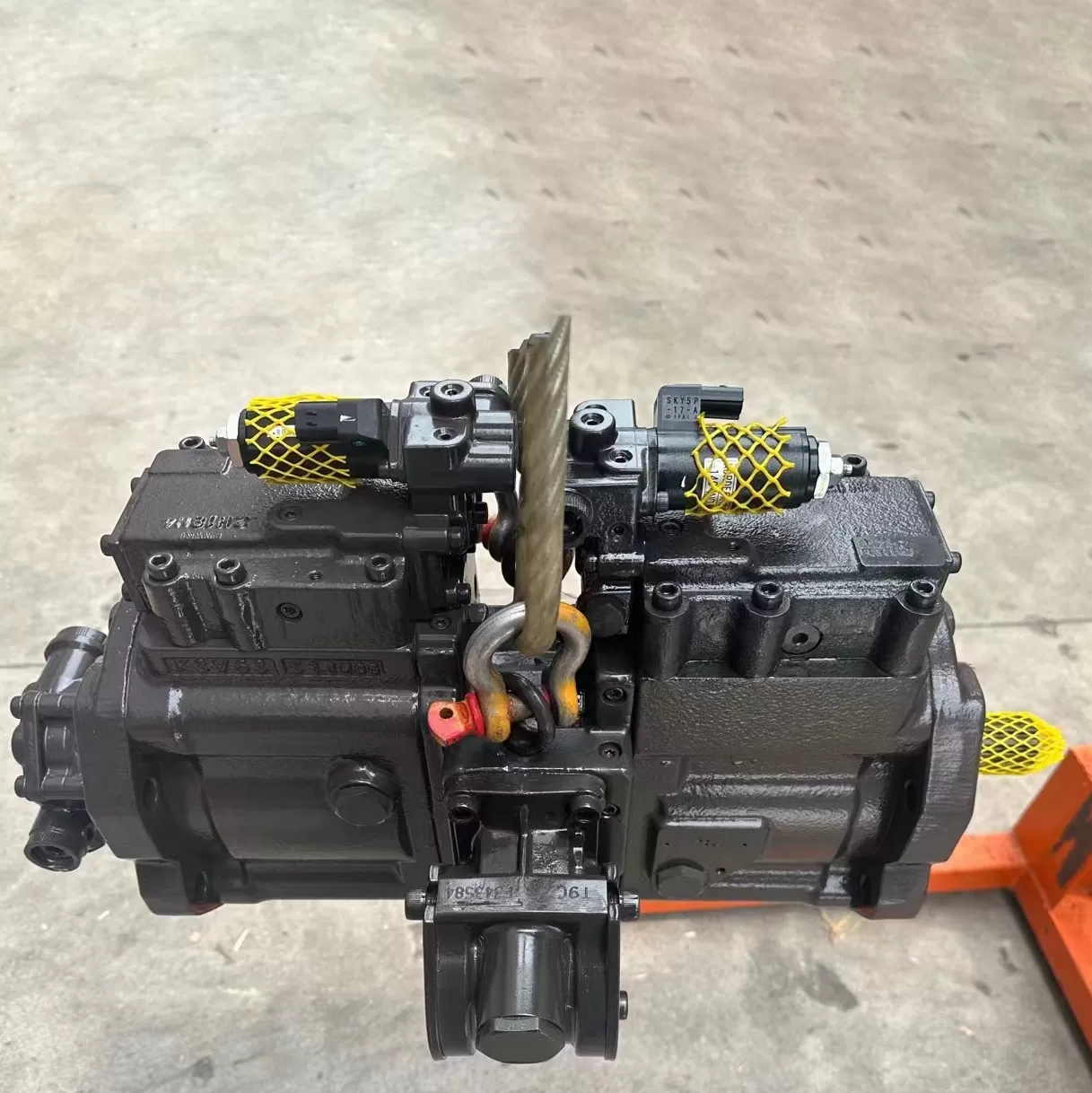 PC2000-8 Main Pump 708-2K-00123
