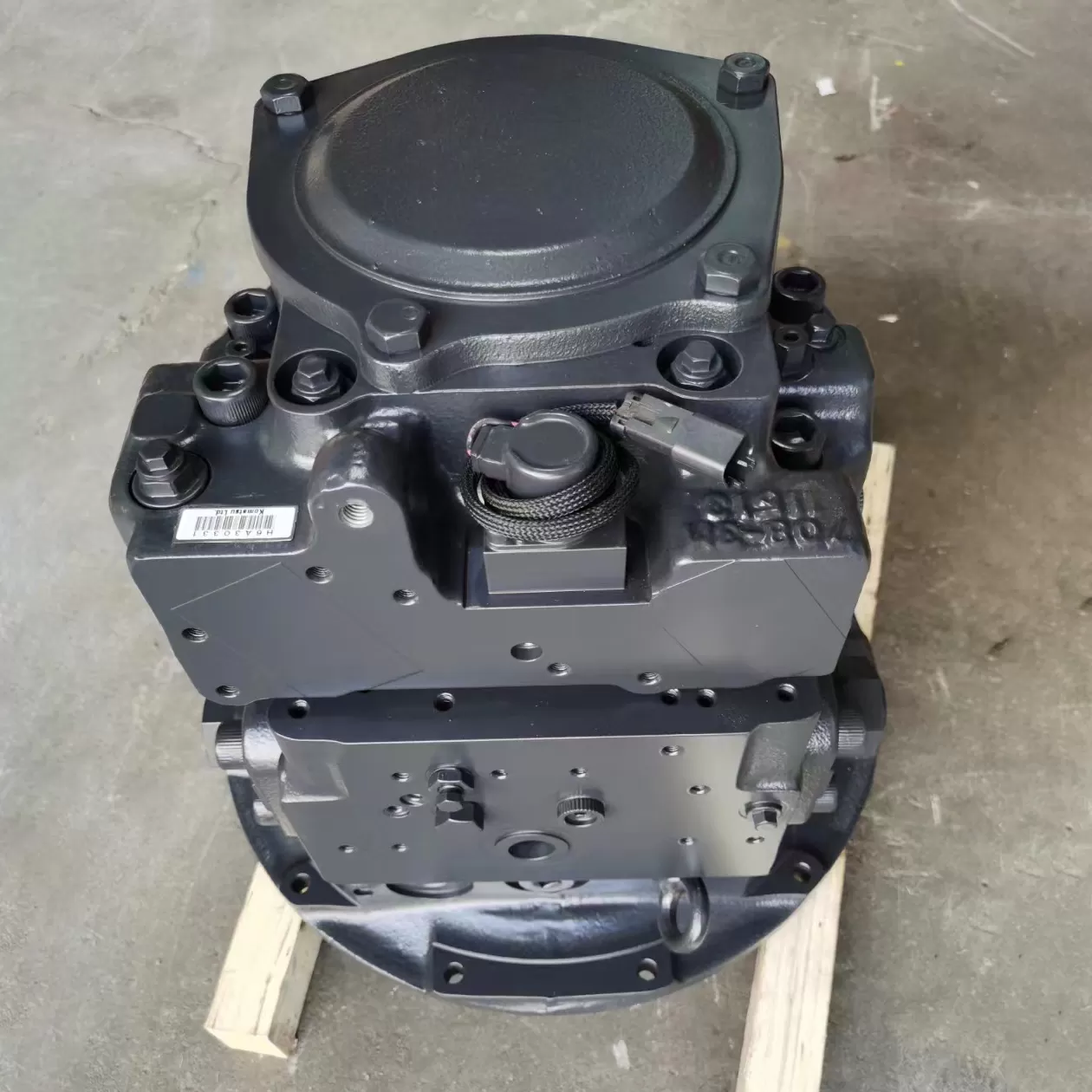 PC160LC-7 Main pump H6A30331